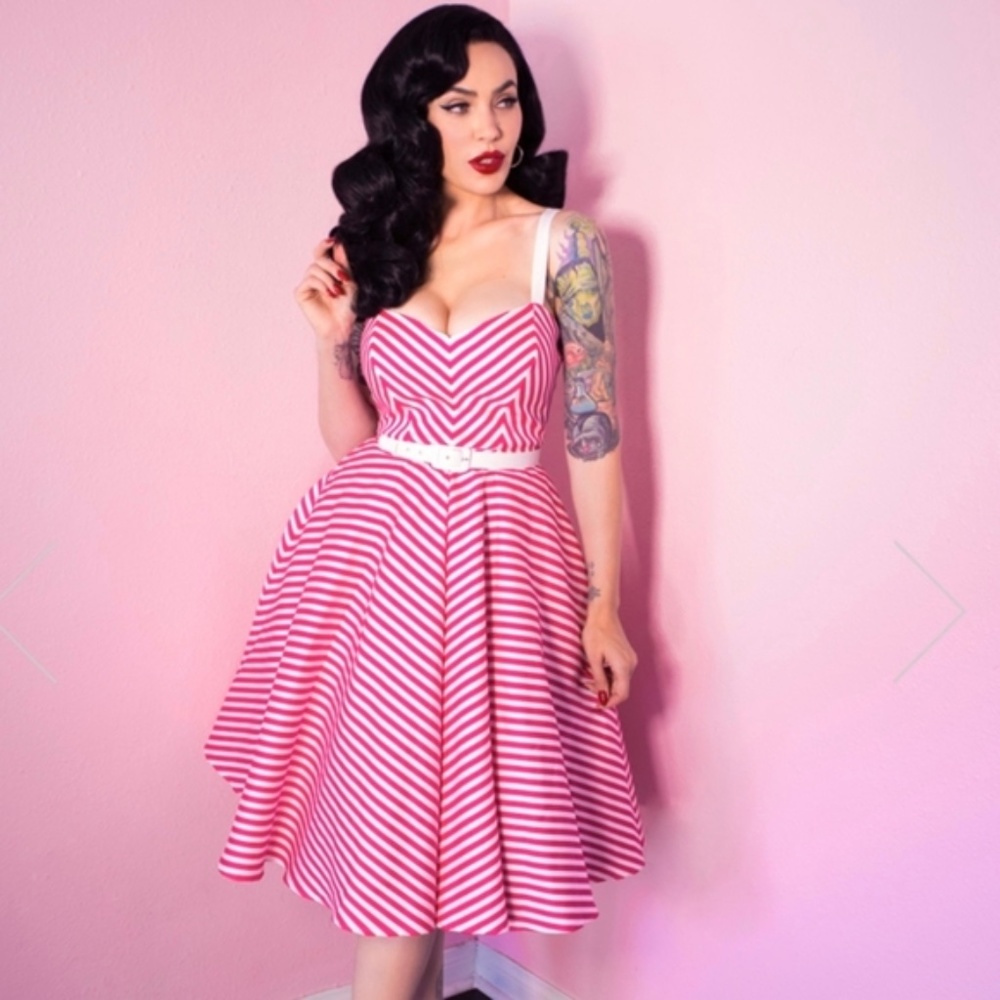 Dollface dress in PINK, Size MEDIUM by Vixen by Micheline Pitt